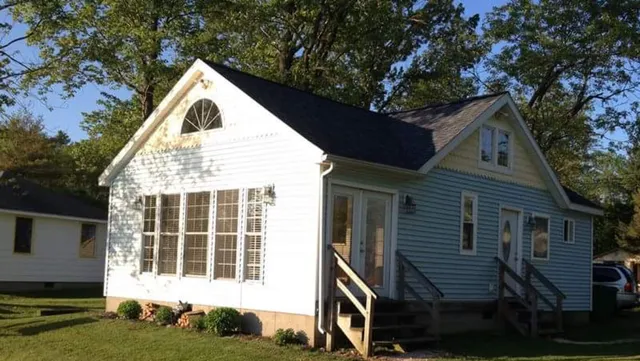 Butler's Lakeview Cottages