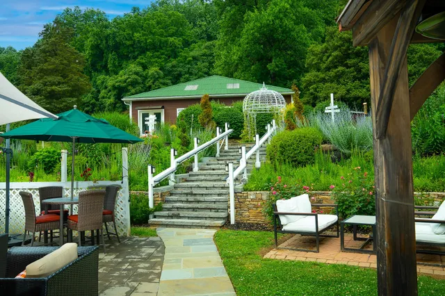 Stone Manor Boutique Inn