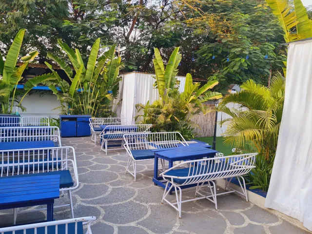 𝗖𝗮𝗳𝗲 𝗕𝗲𝗮𝘁𝘀 𝗔𝗿𝗲𝗻𝗮 -Best Cafe in Surat |Cafe in Vesu |Cafe in Surat