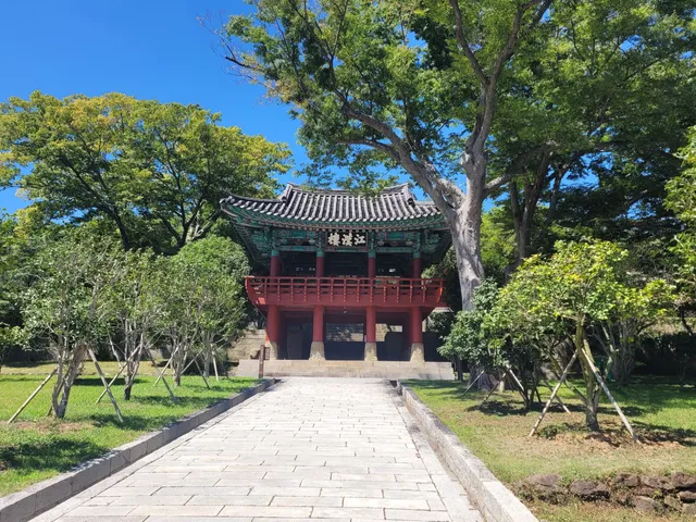 Chungnyeolsa Temple