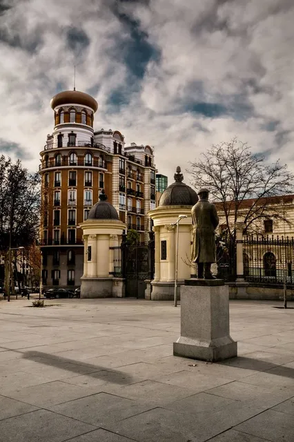 Monumento a Claudio Moyano