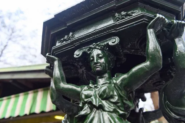 Marché aux Fleurs Reine Elizabeth II