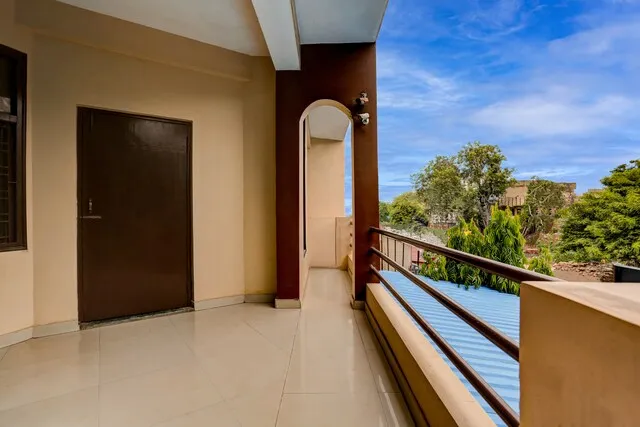 Super OYO Flagship Esscon House