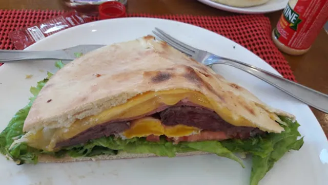 O Beirute Esfiharia e Restaurante