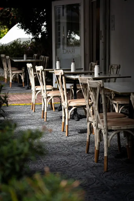 La p'tite France San Isidro