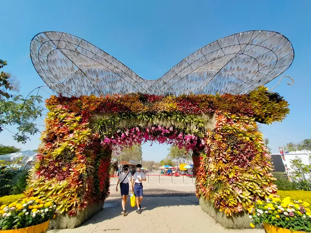 Chaloem Phrakiat Park