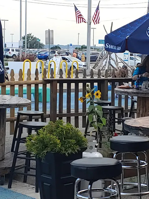 Gracie's Bar & Grill