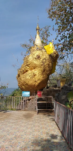 Samnaksong Phra That Doi Hin Kiew