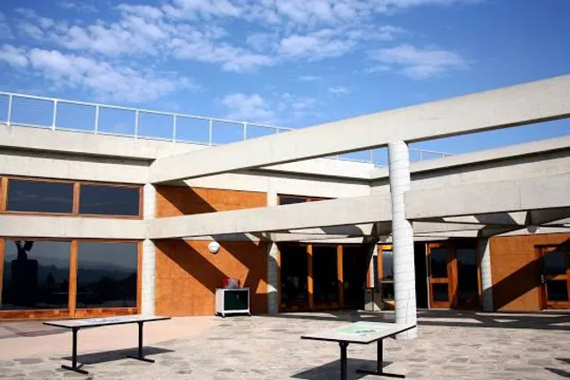 Peter and Mary Muth Interpretive Center (main entrance)