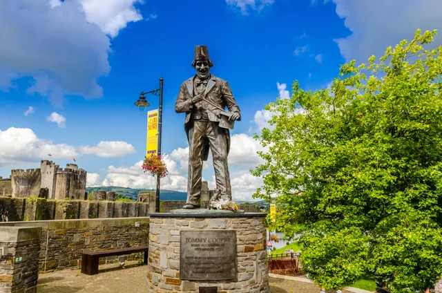 Tommy Cooper Statue