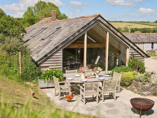 Tremeer Farm - Yurt Glamping Holidays in Cornwall, UK