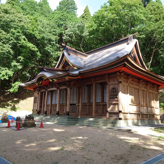 Nagusa Shrine Haiden
