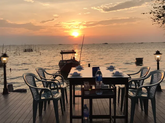 ร้านอาหารชายทะเล อ่างศิลา ชลบุรี