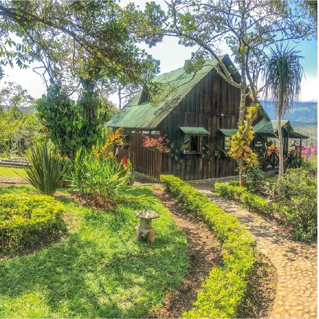 Los Pirineos, Chalet Campestre