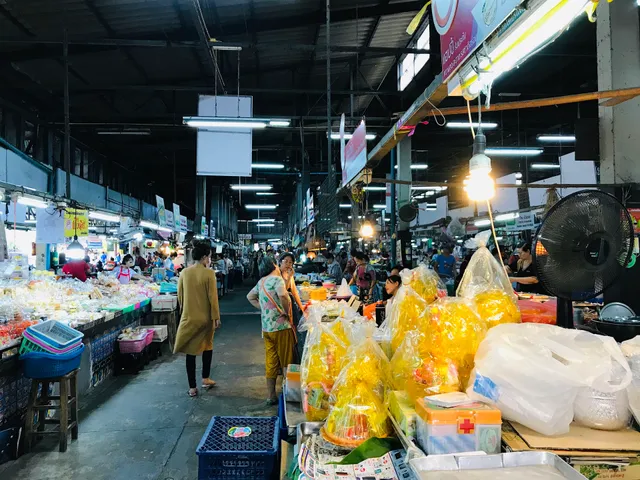 Bumrung Buri Market