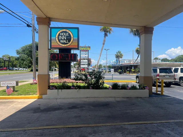 Hole Inn the Wall Hotel-Fort Walton Beach-Sunset Plaza-nearby Beaches & Hurlburt