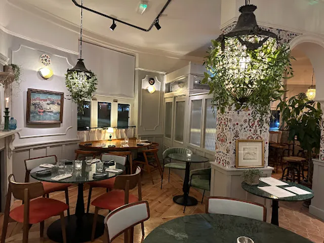 The London and Paris Hotel