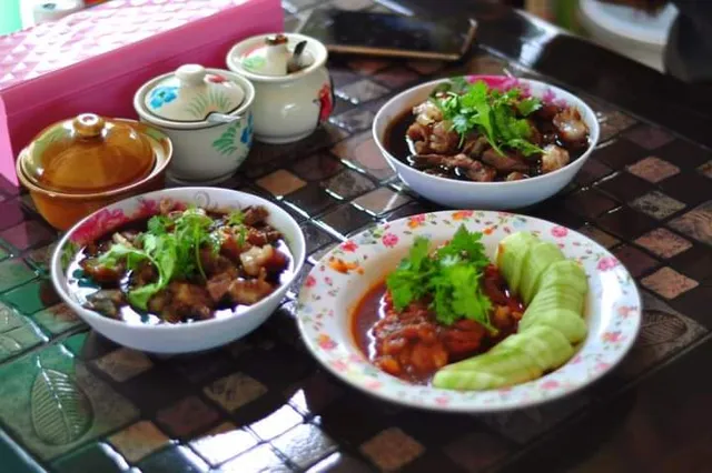 ร้านน้ำมนต์ข้าวมันไก่