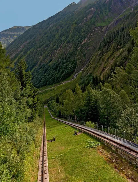 Lärchwand Schrägaufzug