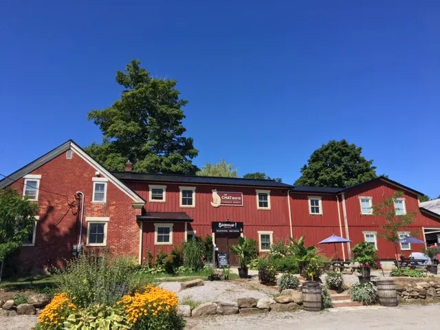 Le Chat Botté vignoble biologique et cidrerie / Le Chat Botte Organic Winery and Cidery