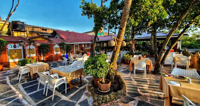 Pentagon Restaurant & Garden Pub