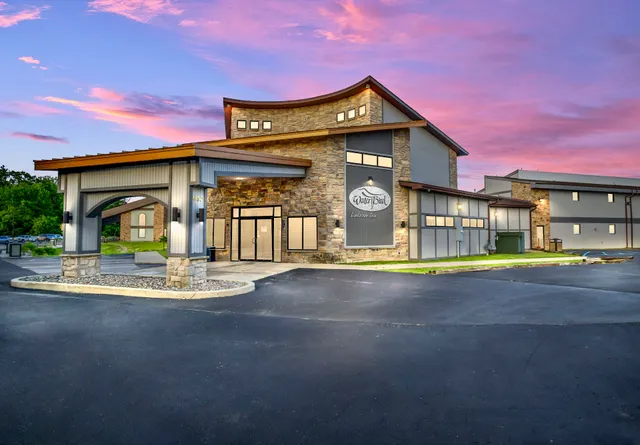 WaterBird Lakeside Inn