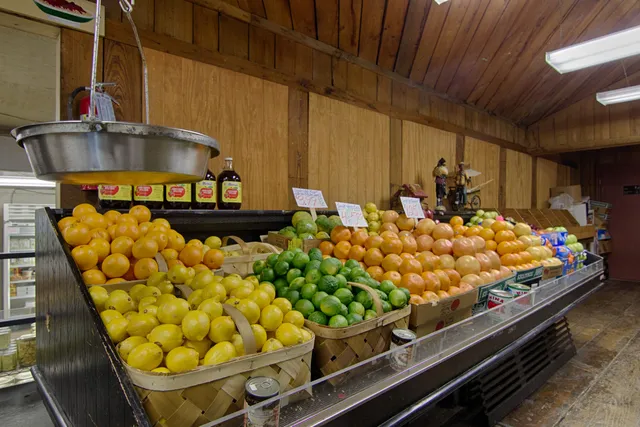 Lee's Farmers Market