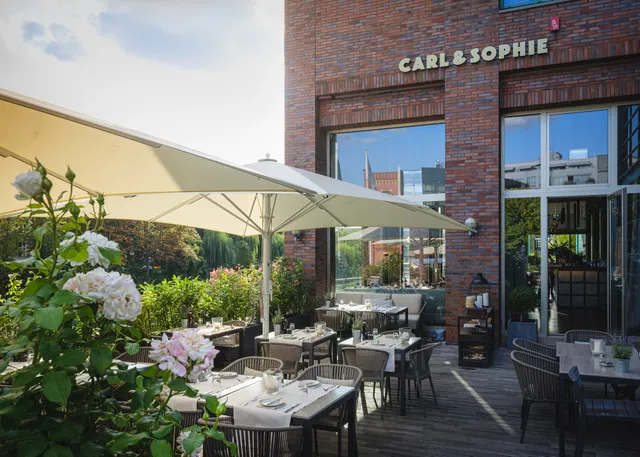 CARL & SOPHIE Spree Restaurant