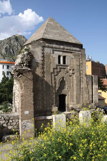 Halifet Gazi Türbesi