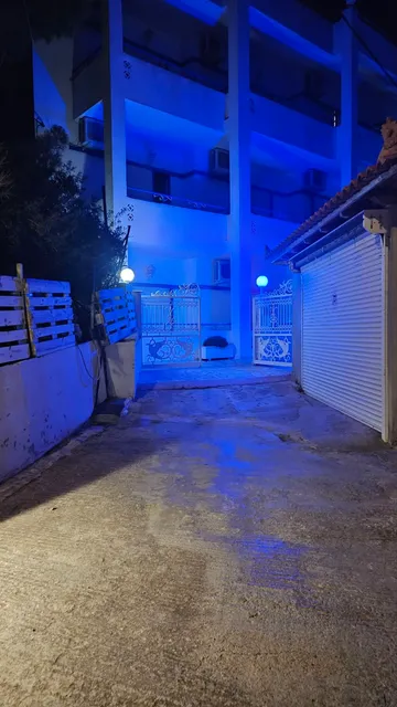 Blue@white askeli studios