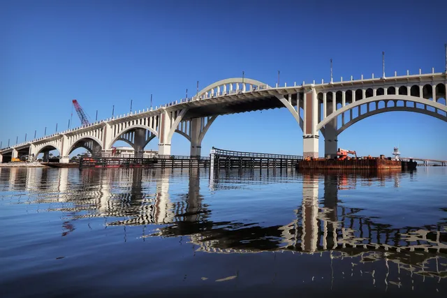 Veterans Memorial Bridge