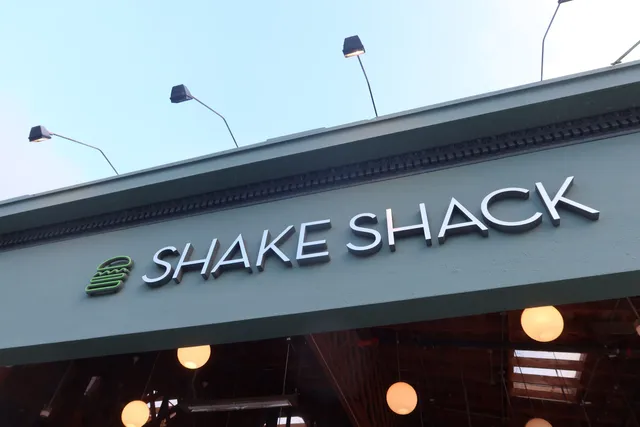 Shake Shack Cow Hollow