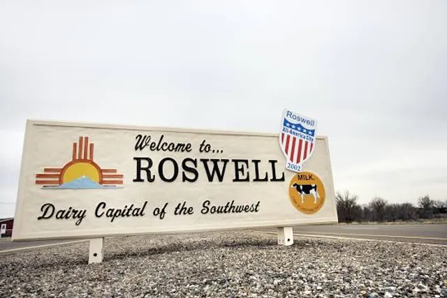 Roswell Welcome Sign