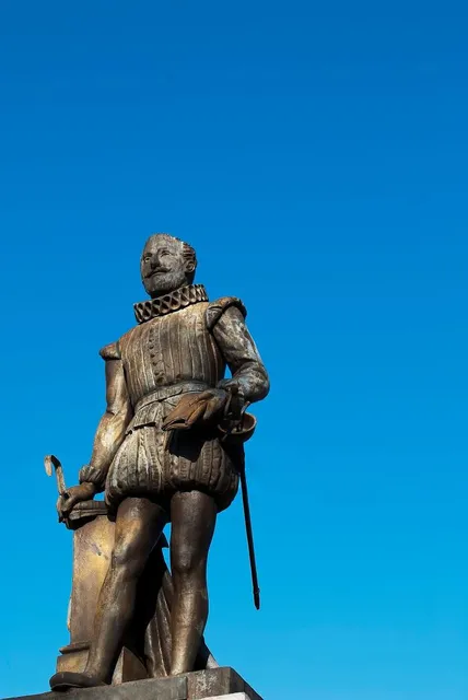 Estatua De Cervantes
