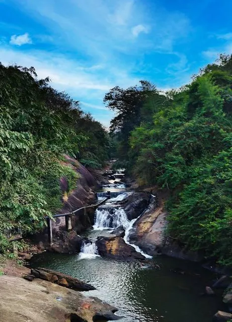 Aruvikuthu Water Falls