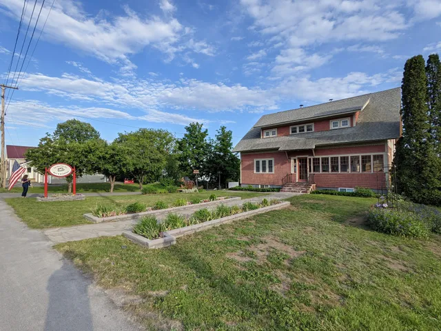 Old Iron Inn Bed and Breakfast