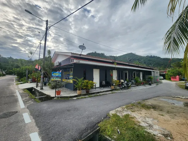 Ummi studio Homestay Teluk Kumbar