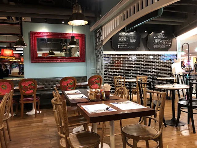 Ros'niyom Silom Complex