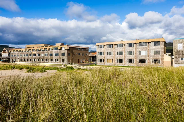 Ebb Tide Oceanfront Inn