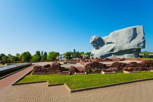 Brestskaya Krepost', Glavnyy Memorial'nyy Monument