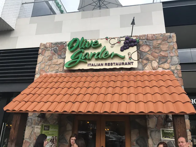 Olive Garden La Aurora Plaza