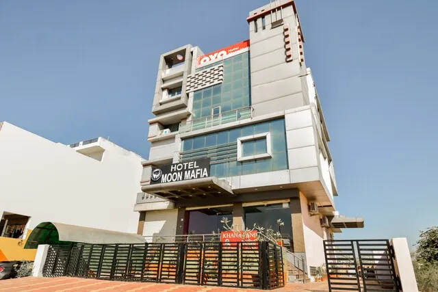 OYO 40466 Hotel Moon Mafia