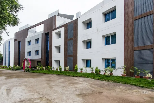 OYO 18440 Shri Ramkrishna Bagh