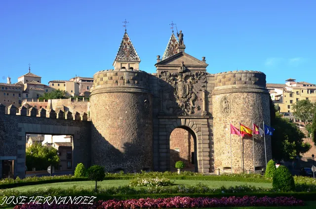 Puerta de Bisagra