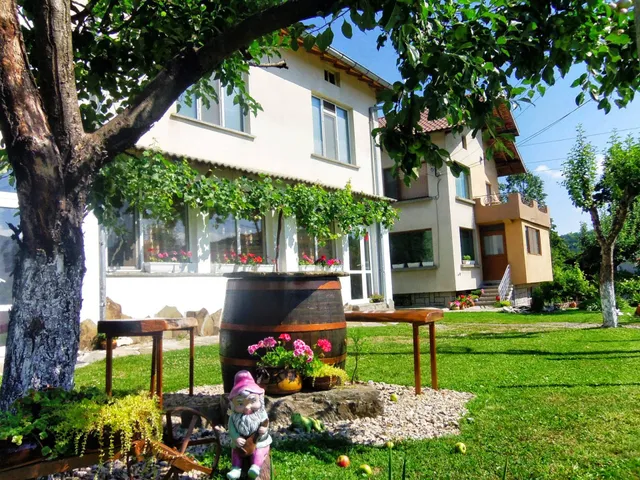 Къща за гости "Слави"