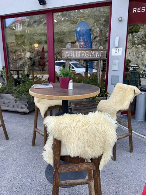 Arlberg Passhöhe Restaurant & Souvenir Shop