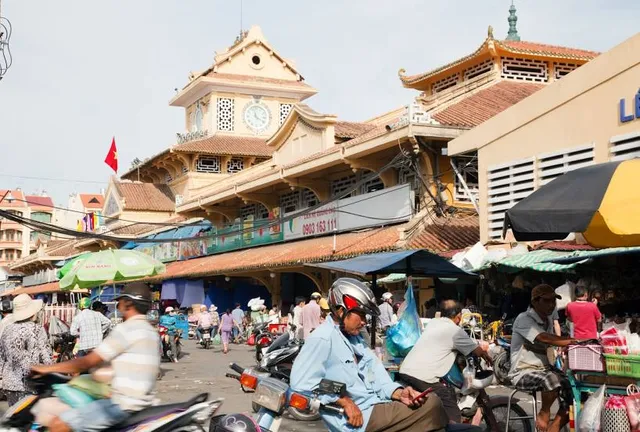 Binh Tay Market