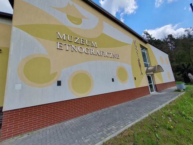 Muzeum – Izba Regionalna "Grociarnia"