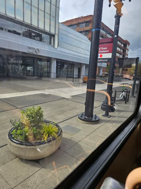 Old Town/Chinatown MAX Station