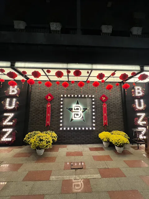 BUZZ Lounge & Dining